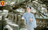 Thiếu nữ Hà Nội đẹp dịu dàng với áo dài cổ phục Việt Nam